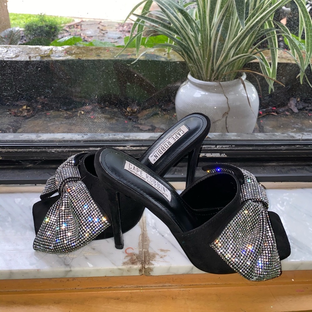 Cape robbin heels
